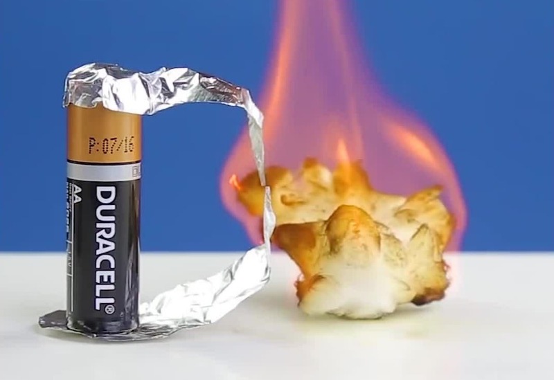 Cách tạo ra lửa từ pin và giấy bạc đơn giản